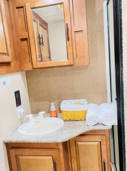RutherfordtonSecluded Rv With Private Hot Tubアパートメント エクステリア 写真